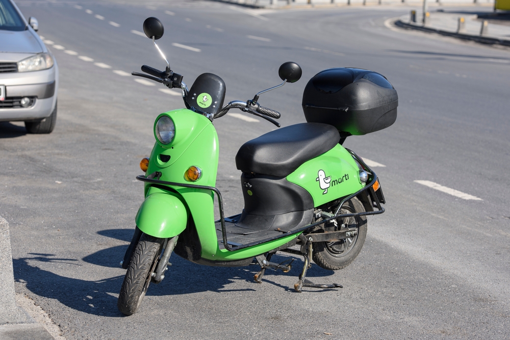 Najlepszy skuter elektryczny do 15 000 zł: jak porównać oferty?